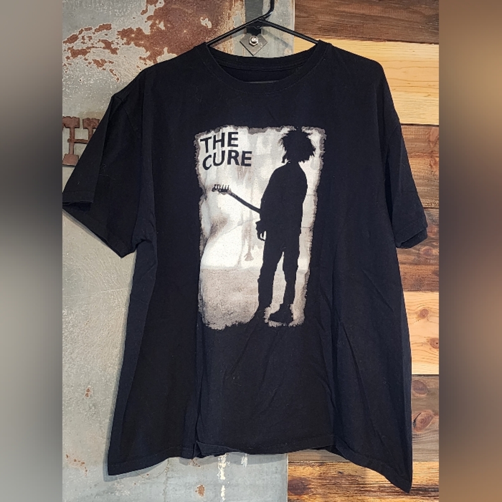 Black Graphic Tee - Short Sleeve